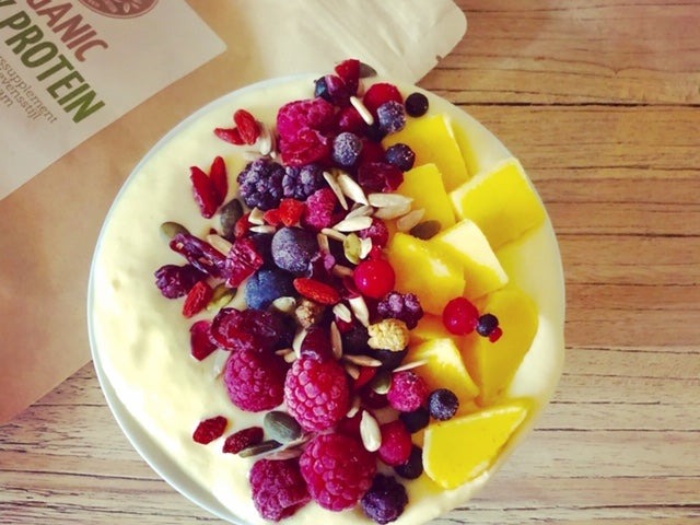 Mango smoothie bowl